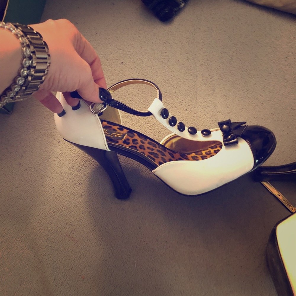 PinUp couture black and white Mary Jane style heel